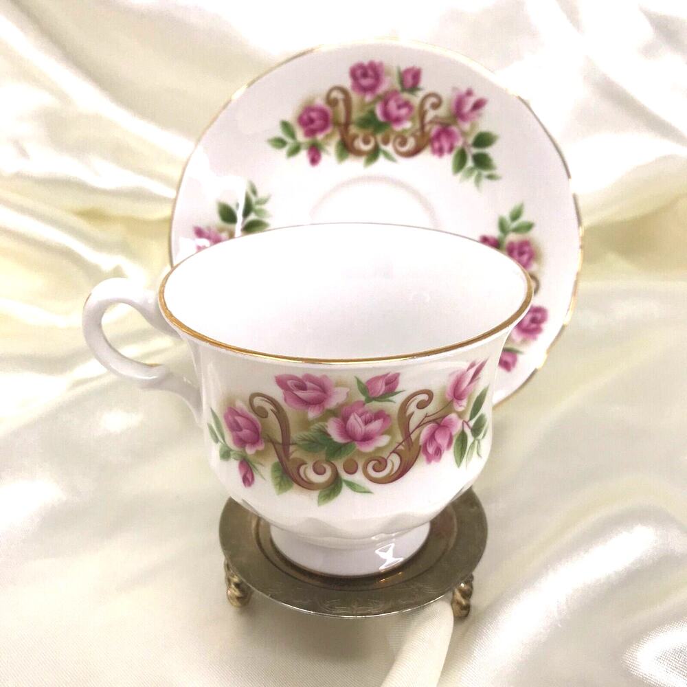 Queen Anne English Bone China Tea Cup & Saucer Gold Trim - Picture 2 of 7
